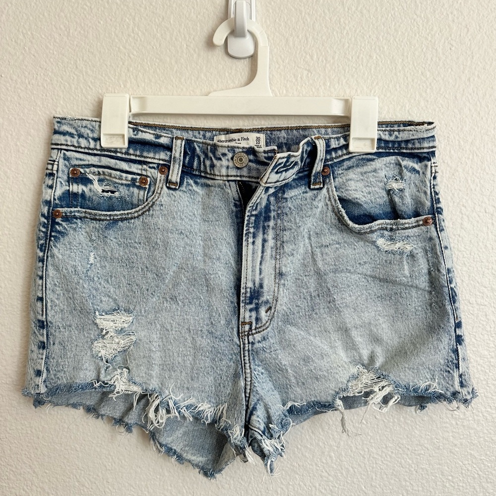 Abercrombie & Fitch high rise mom short. Size 30/ size 10